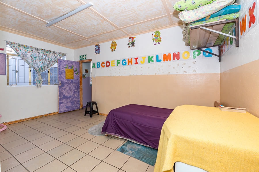 5 Bedroom Property for Sale in Wynberg Upper Western Cape